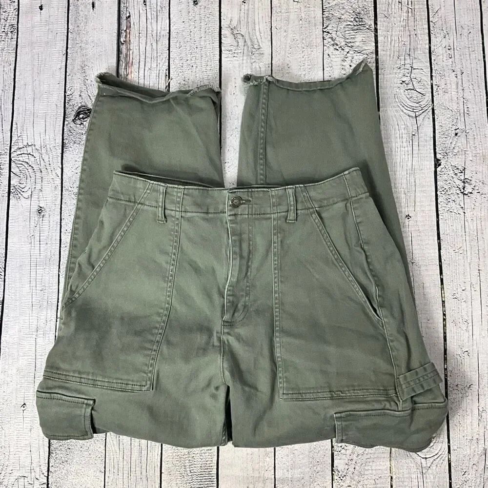 HOLLISTER Green Cargo Crop Pants